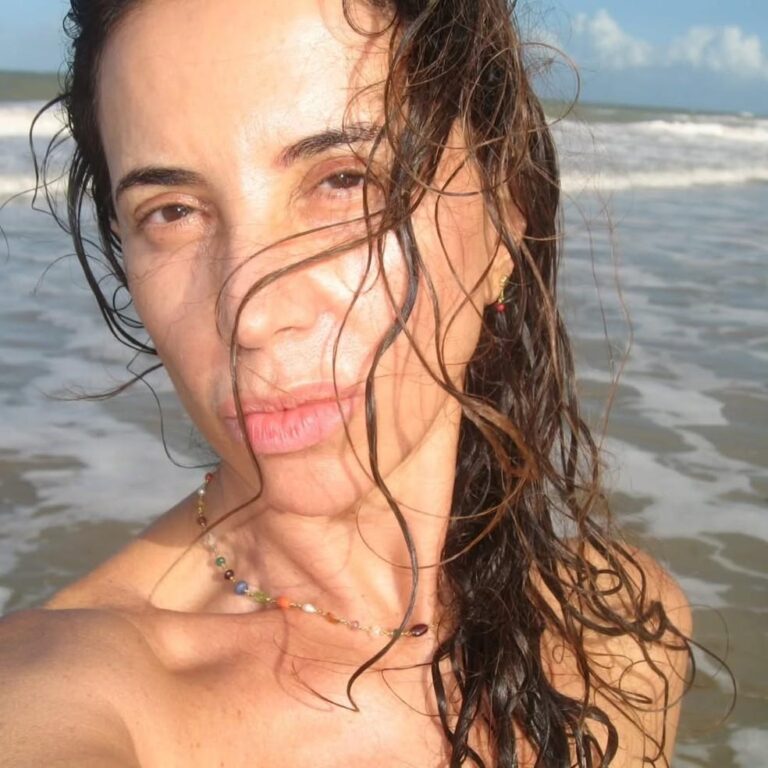 Claudia Alencar aos 74 anos: Segredos da Boa Forma e Reflexões Pós-Internação