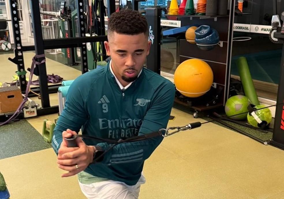 Gabriel Jesus durante treino na Academia de Futebol do Palmeiras