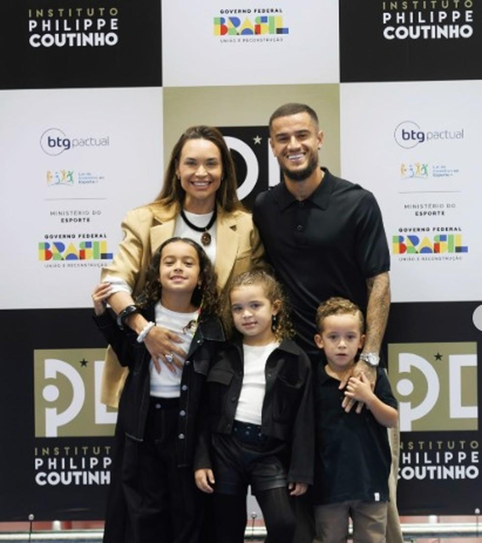 Família Coutinho na inauguração do Instituto Philippe Coutinho