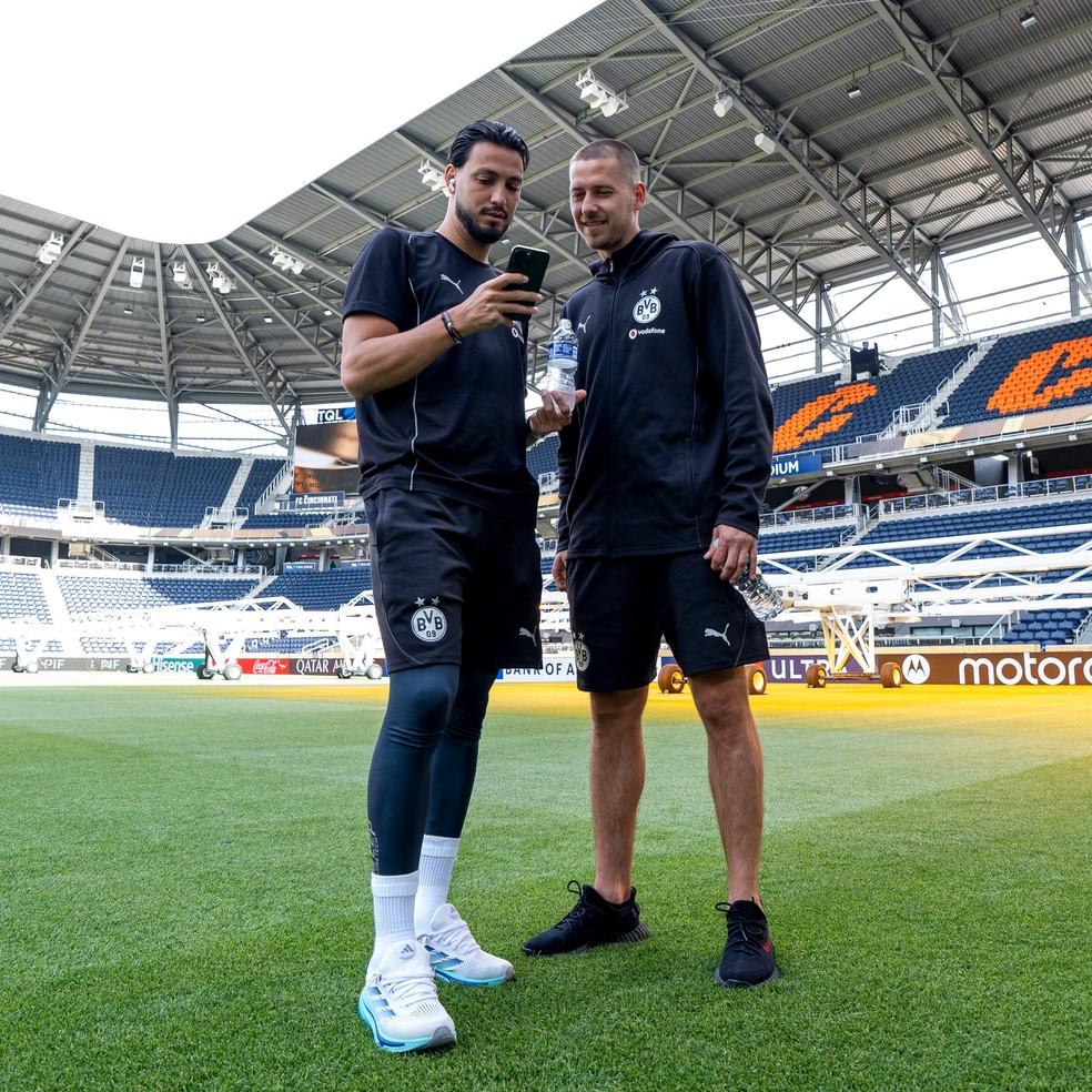 Borussia faz reconhecimento do gramado