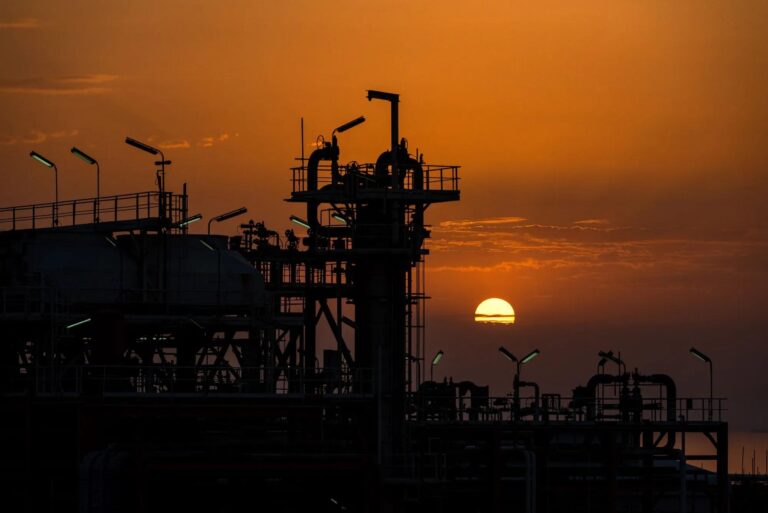 Conflito entre Irã e Israel impacta mercado de petróleo e estabilidade global