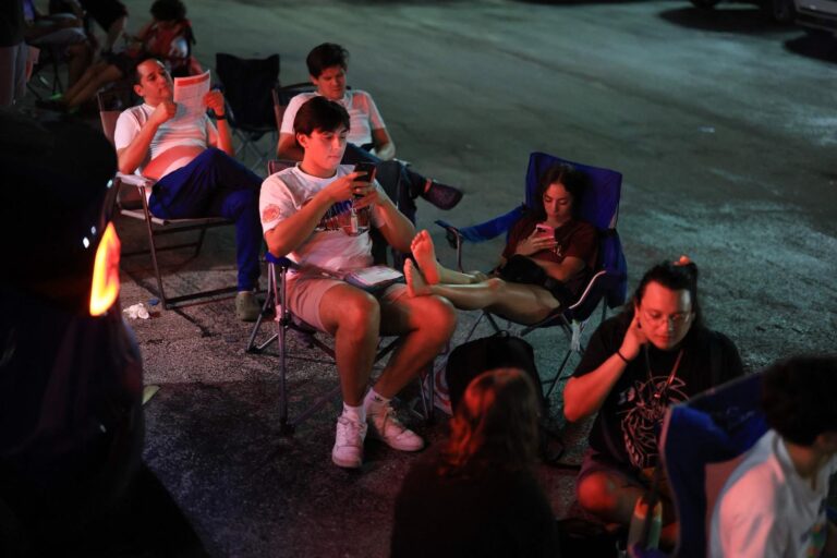 Nintendo Switch 2 Gera Frenesi Global com Filas de até 20 Horas em Lojas do Mundo Todo