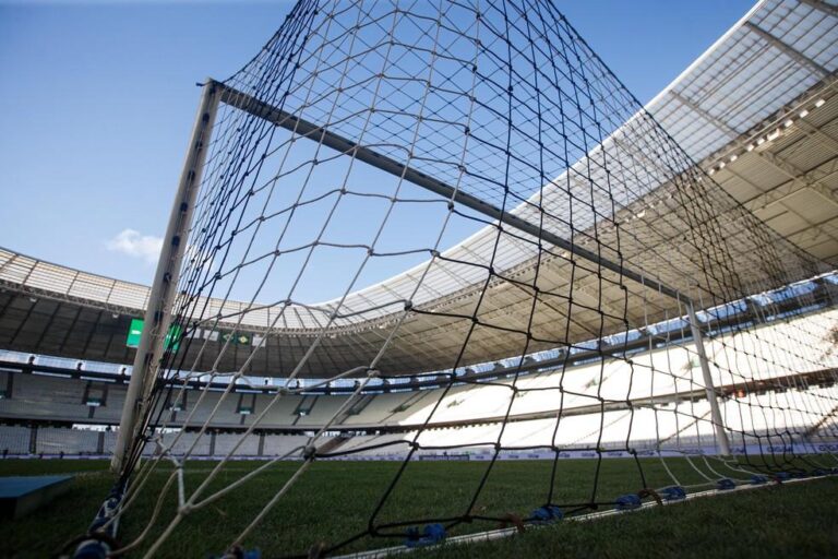 Ceará e Atlético-MG se enfrentam em duelo decisivo no Brasileirão