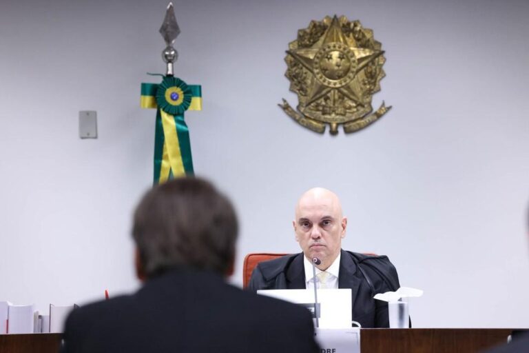 Bolsonaro se defende em depoimento no STF e critica pedidos de intervenção militar