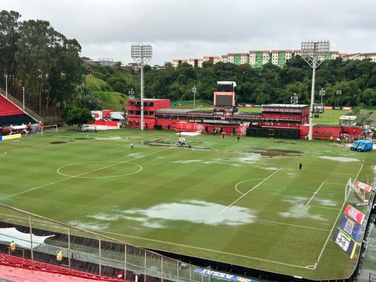 Chuva e Rivalidade: Vitória e Cruzeiro se Enfrentam no Barradão pela 12ª Rodada do Brasileirão