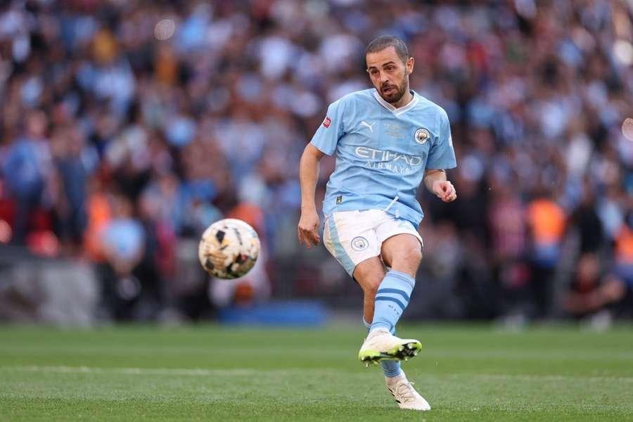 Bernardo Silva tem mais um ano de contrato com o Manchester City.