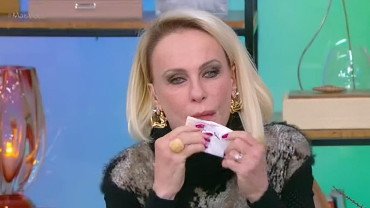 Ana Maria Braga chorando na Globo.