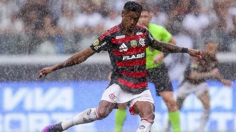 Bruno Henrique do Flamengo contra Botafogo na Supercopa do Brasil 2025