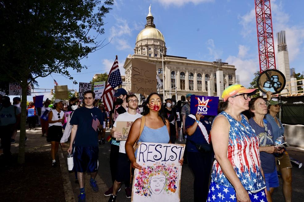 Manifestantes marcham perto do Capitólio em Atlanta