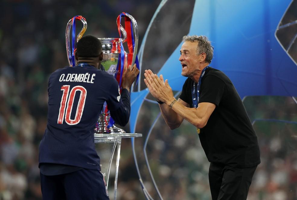 Luis Enrique celebra título da Champions League com Dembélé