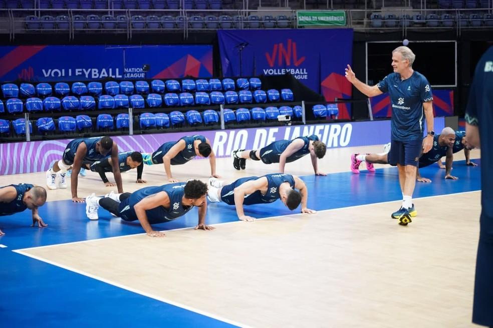 Bernardinho renova seleção masculina para ciclo de Los Angeles 2028