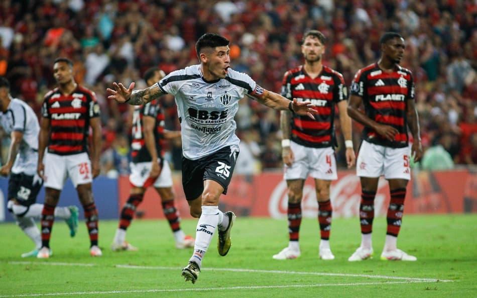 Comemoração do Central Córdoba após vitória sobre o Flamengo