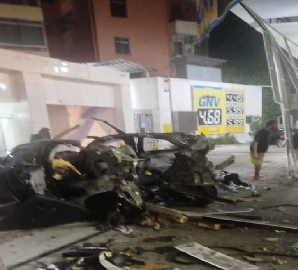 Carro explode em posto de combustível no Centro do Rio — Foto: Reprodução Redes Sociais