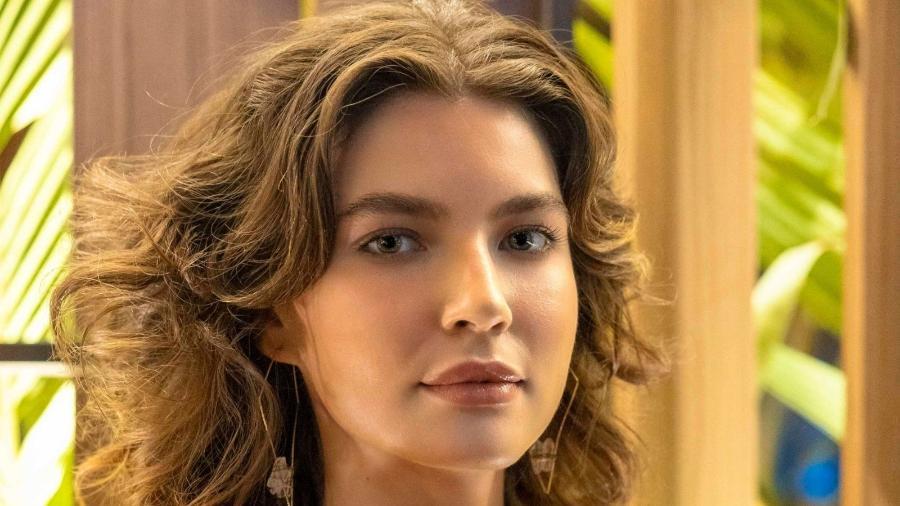 Alanis Guillen namora Giovanna Reis há três anos.