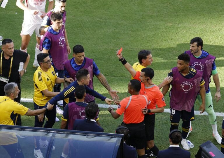 Jogadores do Boca Juniors Suspensos por Expulsões na Copa do Mundo de Clubes