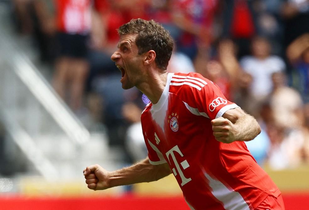 Thomas Müller comemora gol pelo Bayern contra o Auckland City