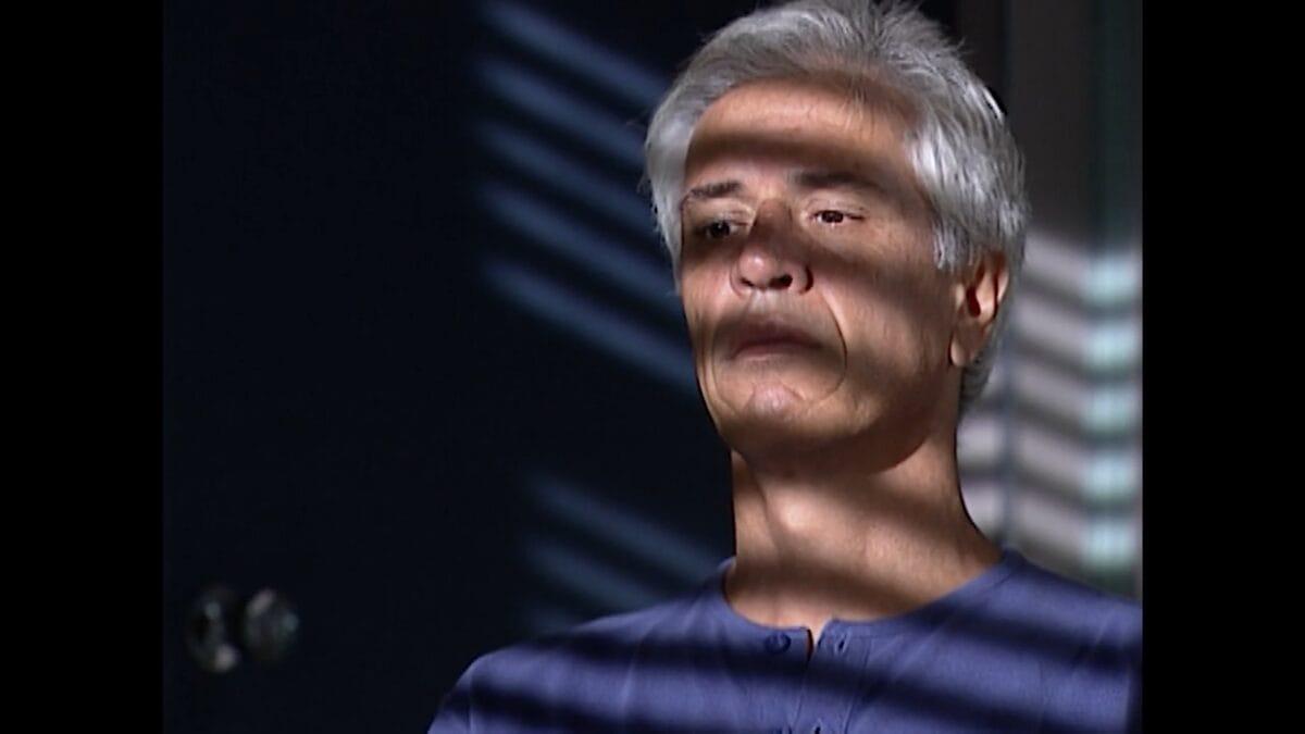 Assunção espera por Helena no hospital em História de Amor