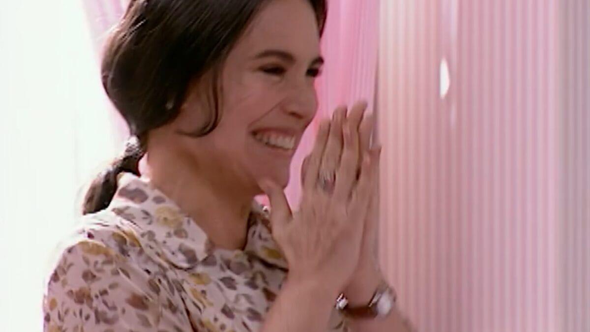 Helena está animada com o quarto novo da neta em História de Amor