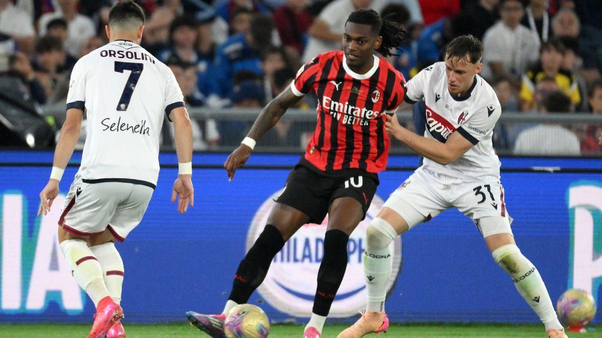 Rafael Leão em duelo entre AC Milan e Bologna na Coppa Italia