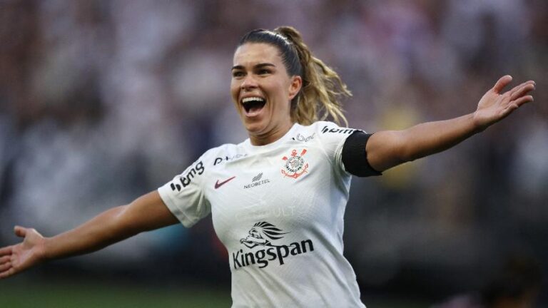 Corinthians Vira e Goleia Cruzeiro em Luta pelo Título no Brasileirão Feminino