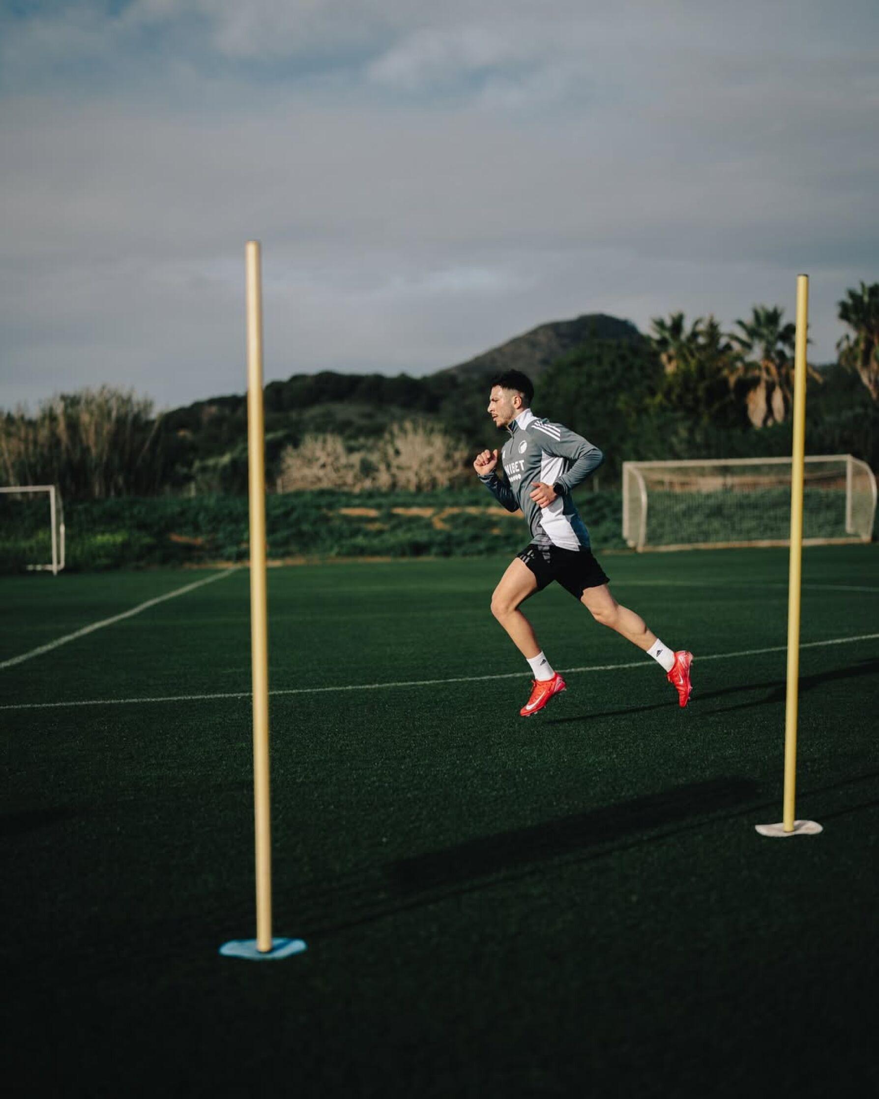 FC Porto continua a seguir Roony Bardghji e há 'conversas positivas'.