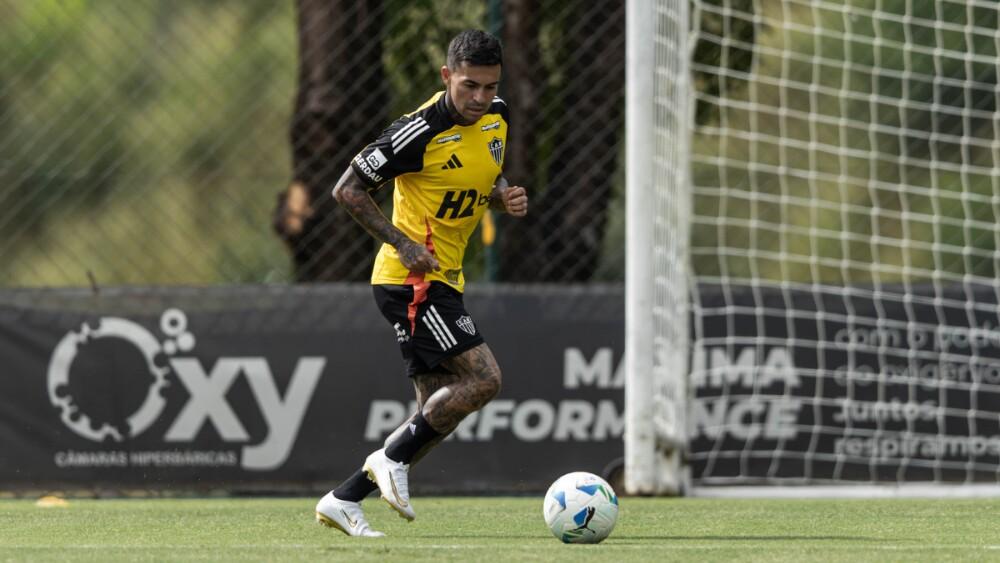 Dudu em treino na Cidade do Galo