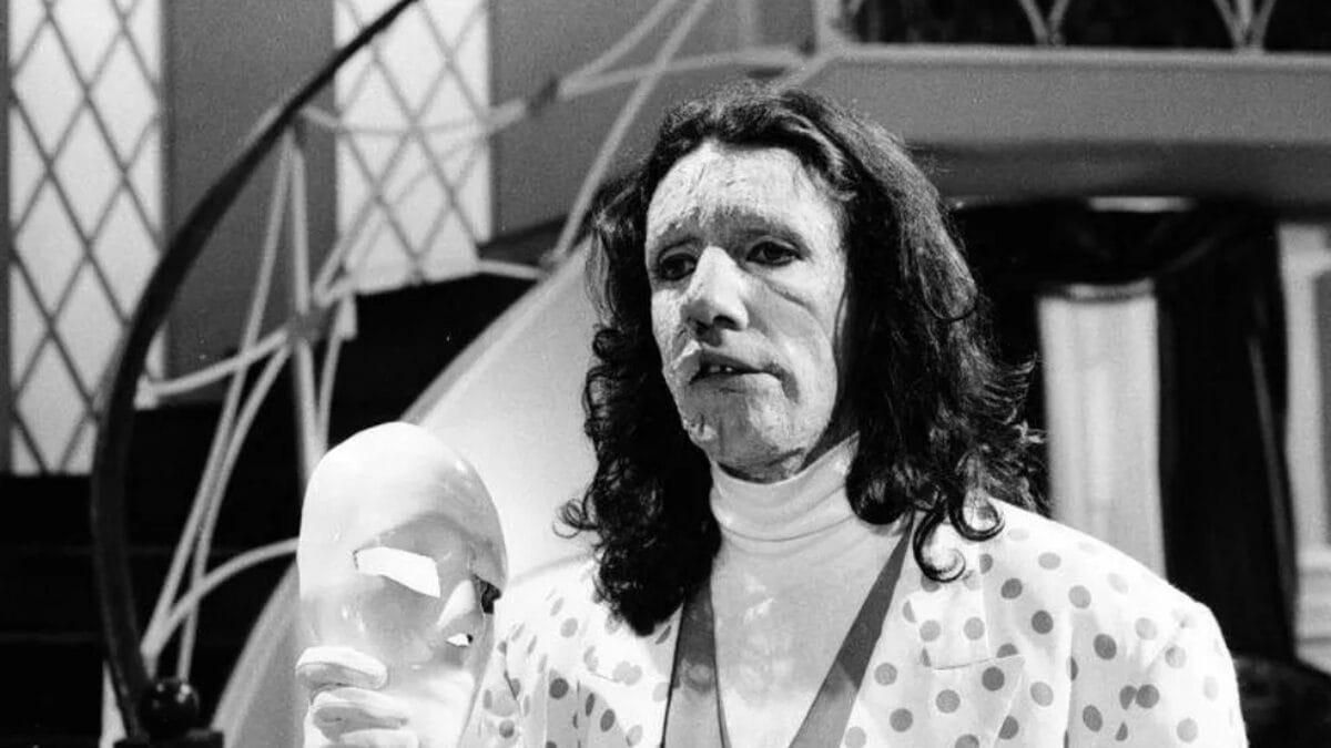 Personagem mascarado da novela A Viagem (1)