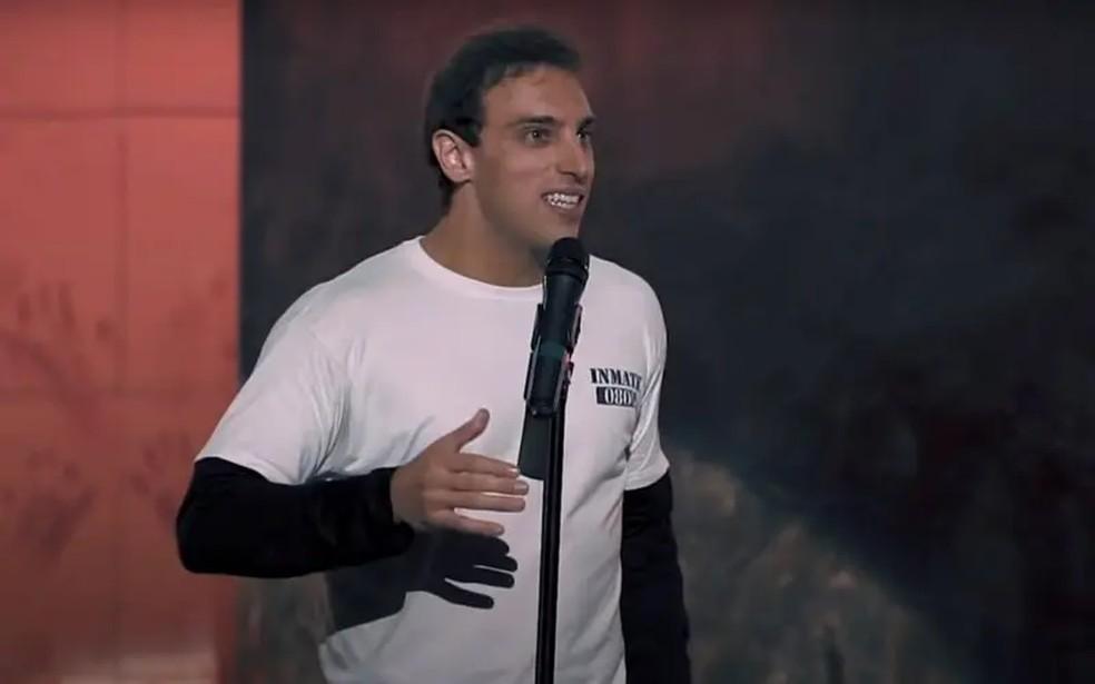 Lins consolidou seu nome no humor com um estilo marcado por piadas consideradas ofensivas e provocativas.