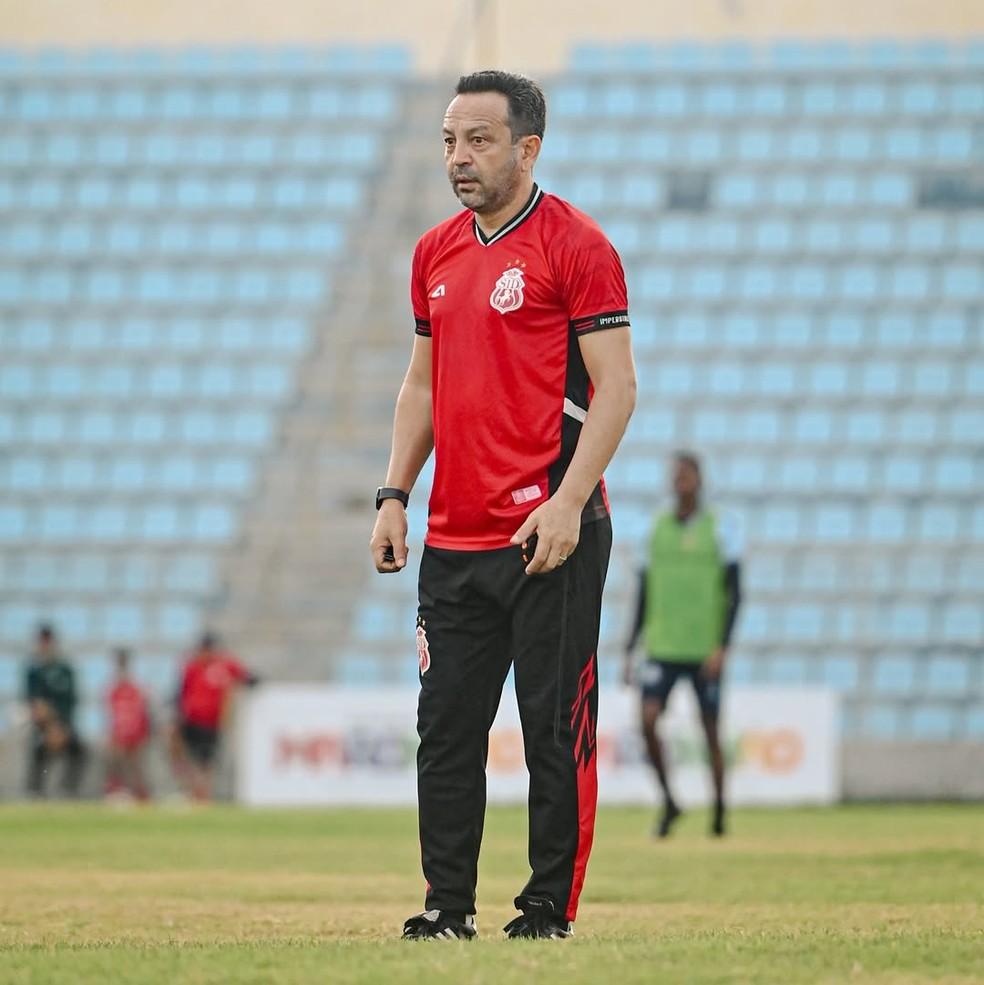 Paulinho Kobayashi, técnico do Imperatriz