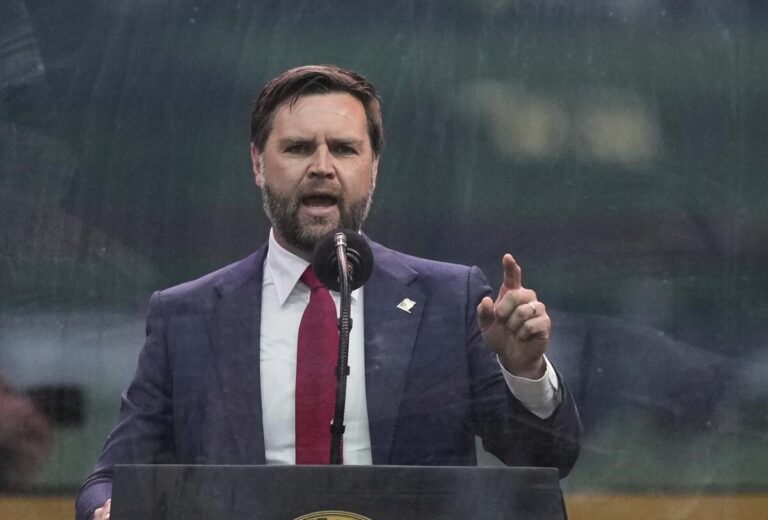 Vice-presidente JD Vance faz visita surpresa a Los Angeles em meio a protestos de imigração