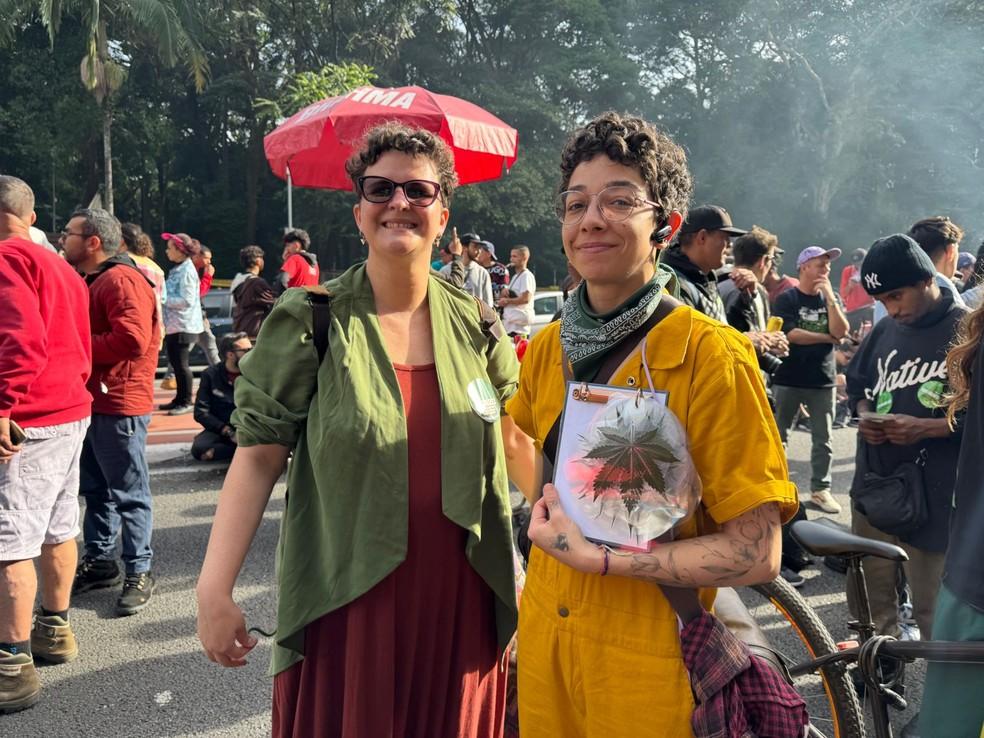 Casal participando da Marcha da Maconha em São Paulo.