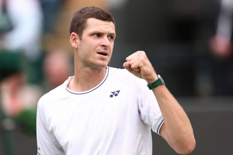 Mestre da Quadrada: Hurkacz se Prepara para Wimbledon com Vitória Importante
