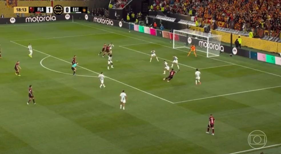 Chute de Gerson defendido no Flamengo x Espérance