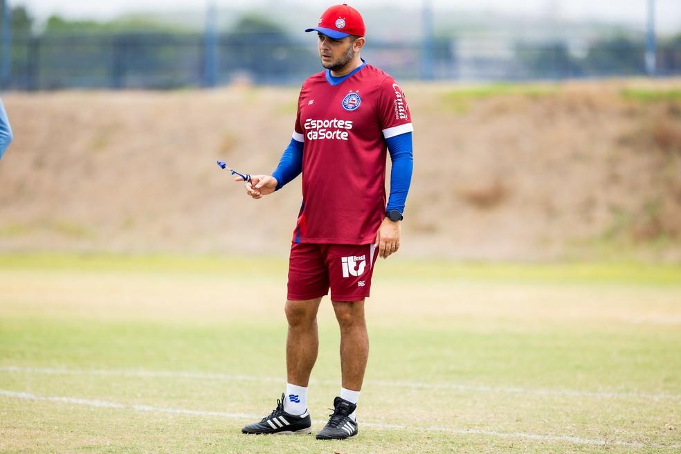Leonardo Galbes, técnico do time sub-20, comanda o Bahia nesta quarta