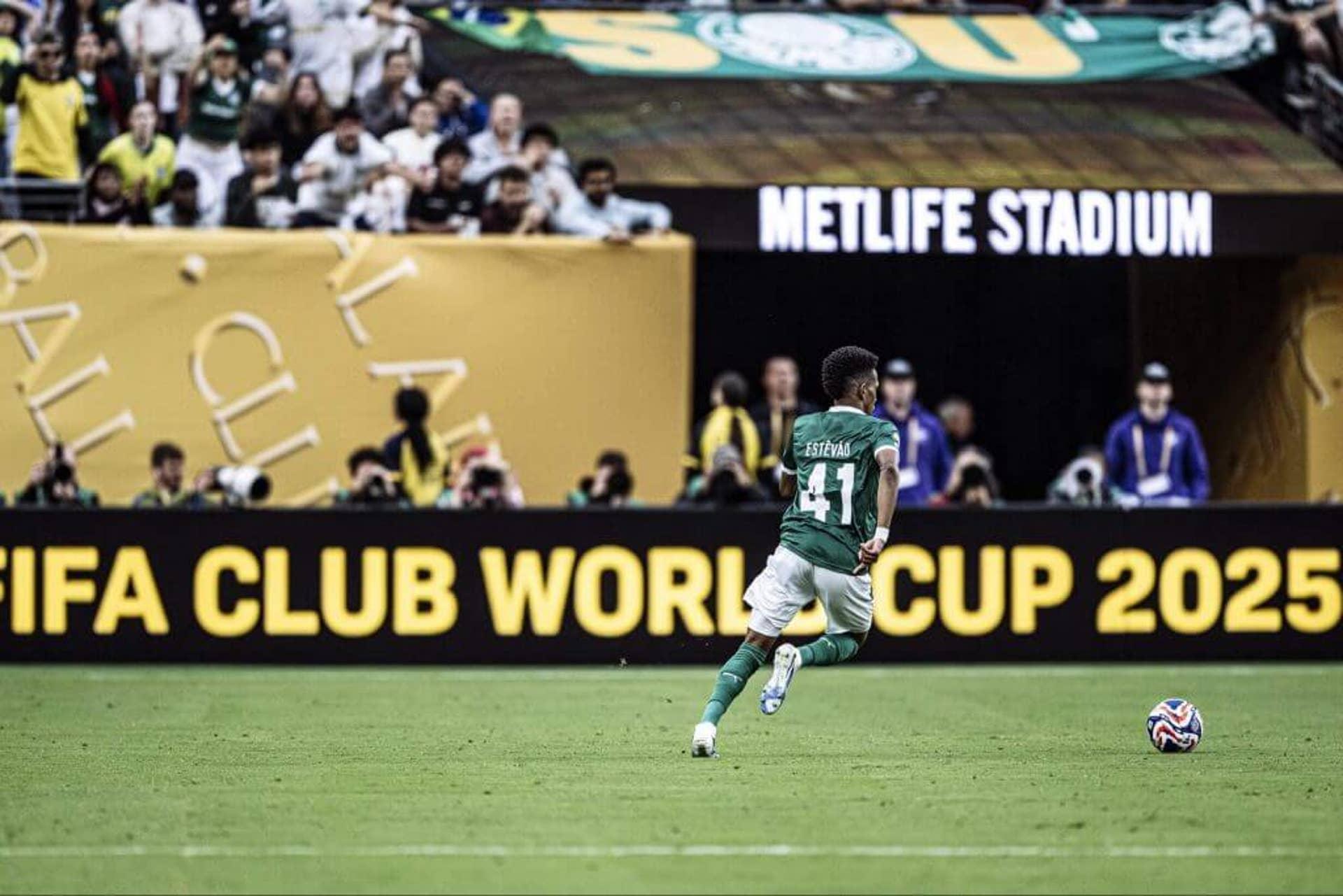 Estêvão do SE Palmeiras durante o jogo contra o FC Porto