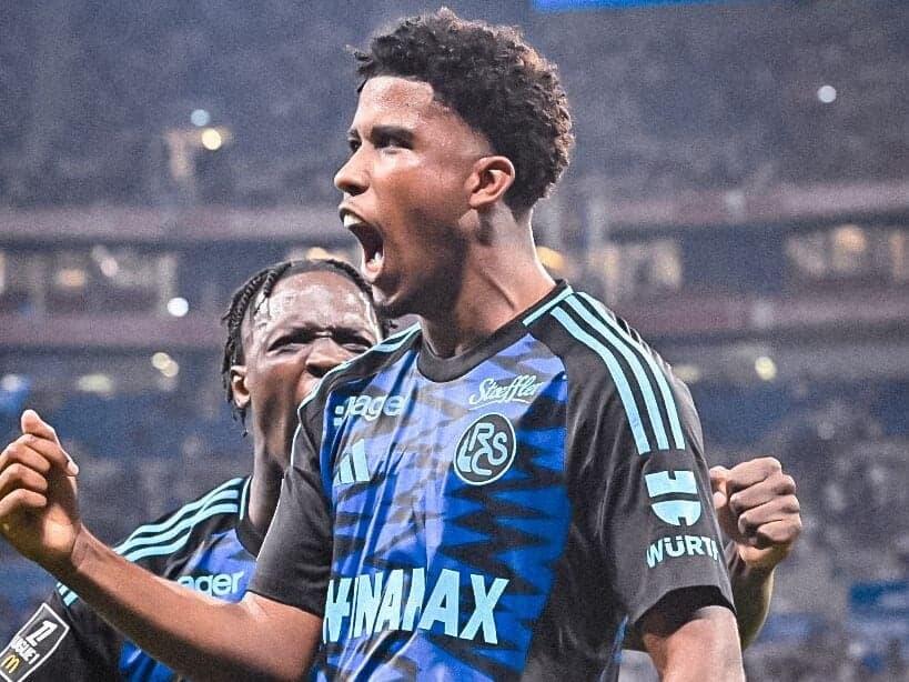 Andrey Santos em ação pelo Strasbourg, na temporada de 2024/25, da Ligue 1