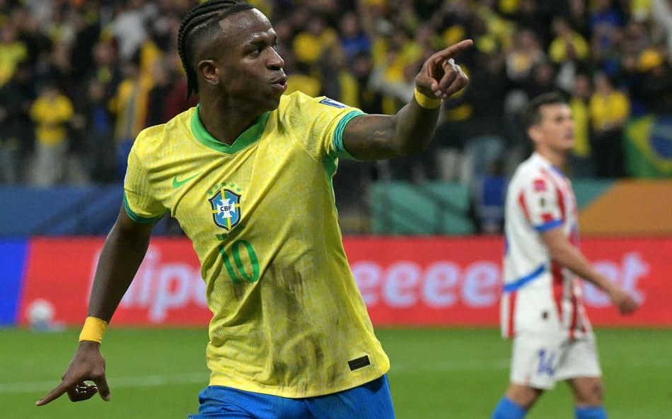 Vini Jr comemora seu gol