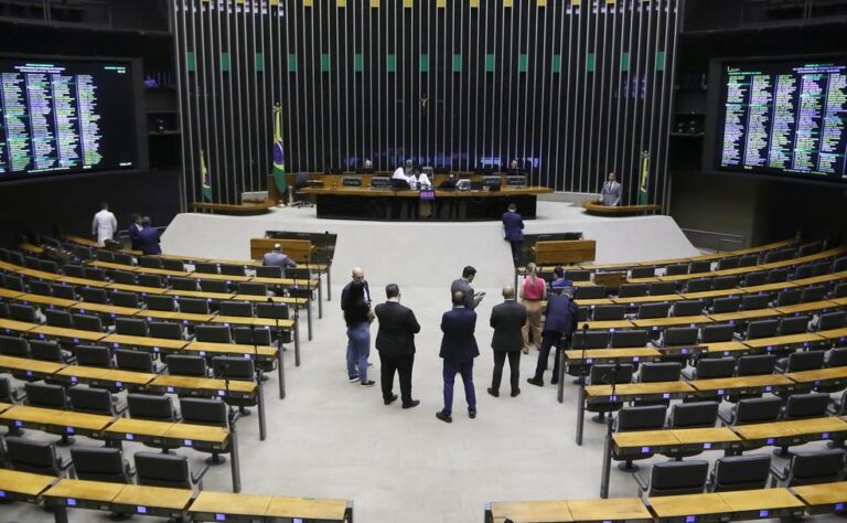 Governadores do Centrão Reagem a Medidas Fiscais do Governo: O Impasse no Congresso