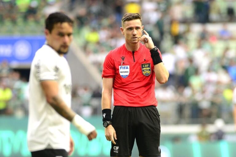 Ramon Abatti Abel Representa o Brasil na Estreia do Manchester City na Copa do Mundo de Clubes