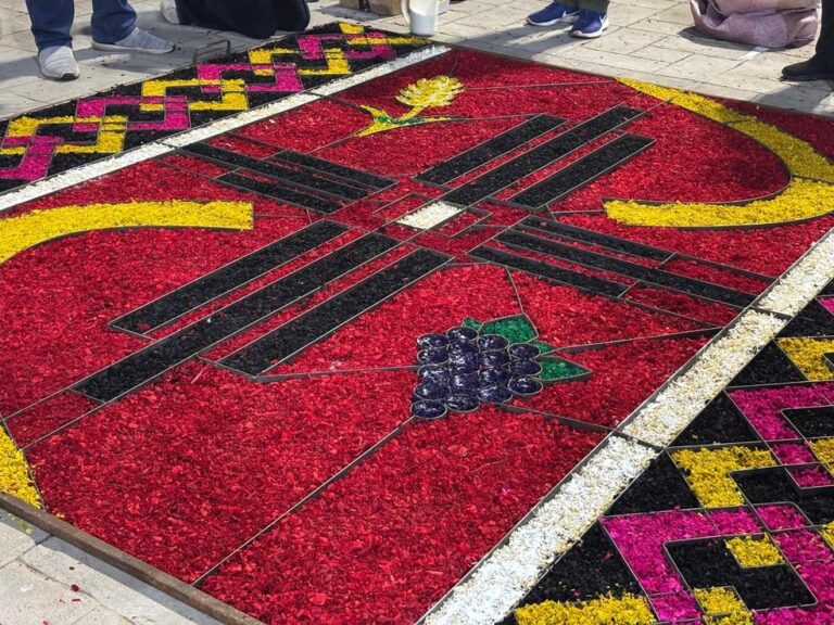 Tapetes Coloridos Transformam as Ruas de Potirendaba no Corpus Christi