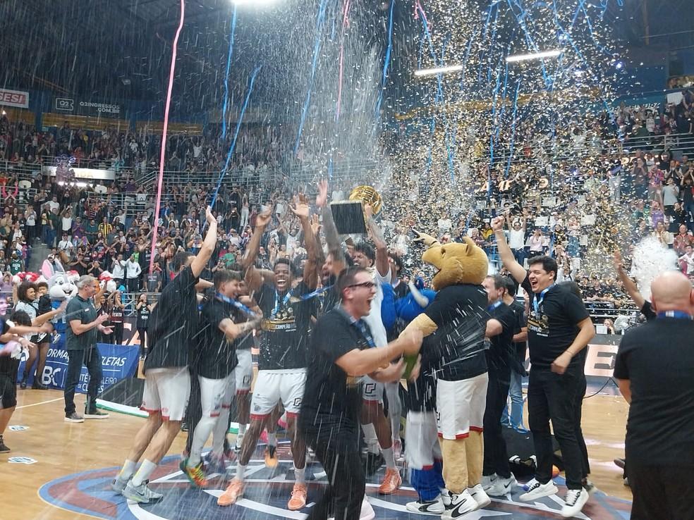 Franca celebra tetracampeonato do NBB