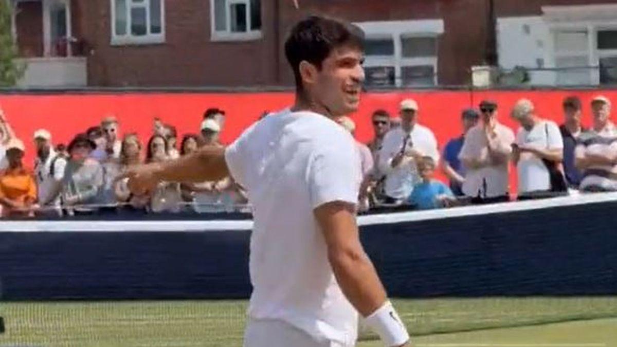 Carlos Alcaraz durante a semifinais do ATP Queen's 2025