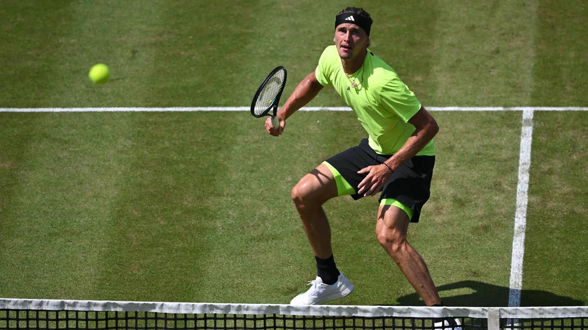 Alexander Zverev em ação durante o torneio Boss Open