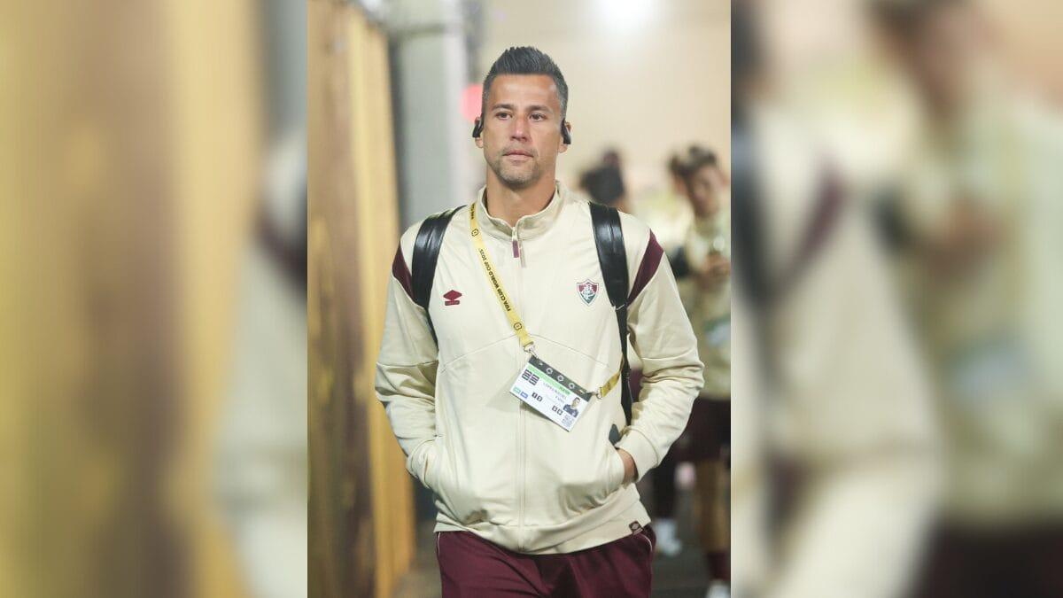 Fábio em ação no futebol internacional