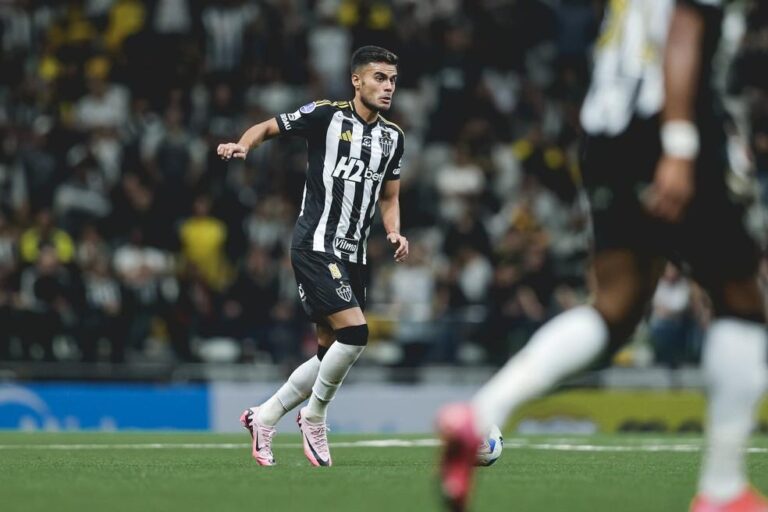 Fausto Vera vive incertezas no Atlético-MG, mas se coloca à disposição do clube