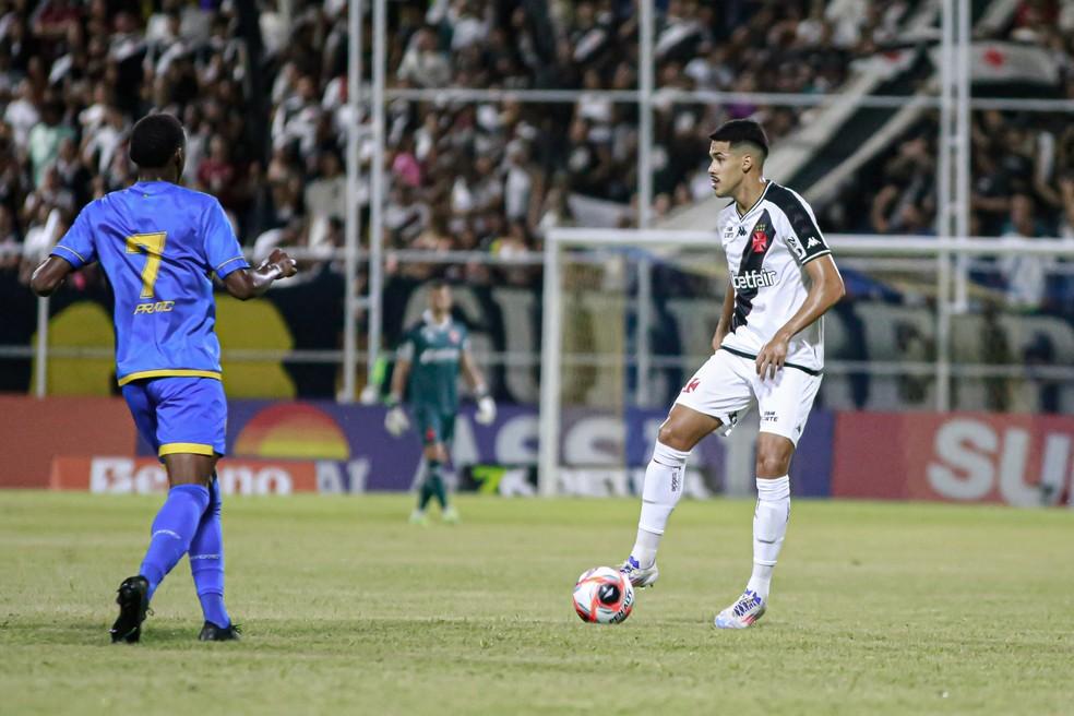Lucas Oliveira sentiu dores no duelo contra entre Vasco e Sampaio Corrêa