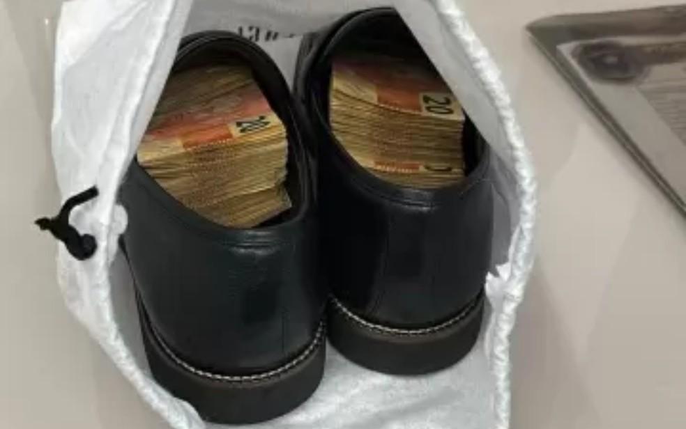 Dinheiro foi encontrado dentro de sapato de um dos investigados