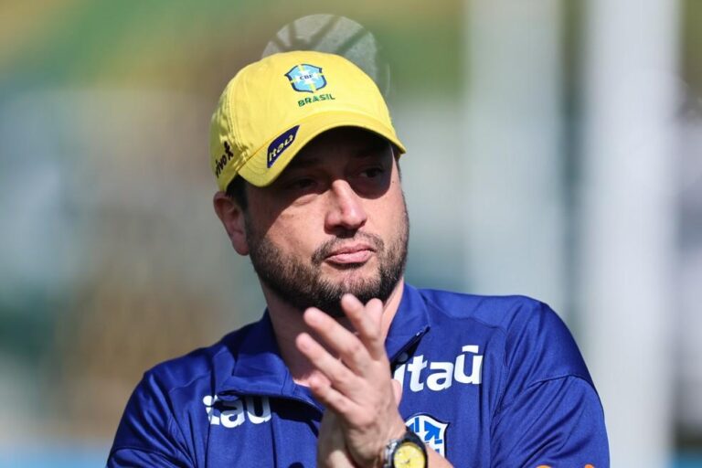 Arthur Elias elogia Uruguai e antecipa semifinais da Copa América Feminina