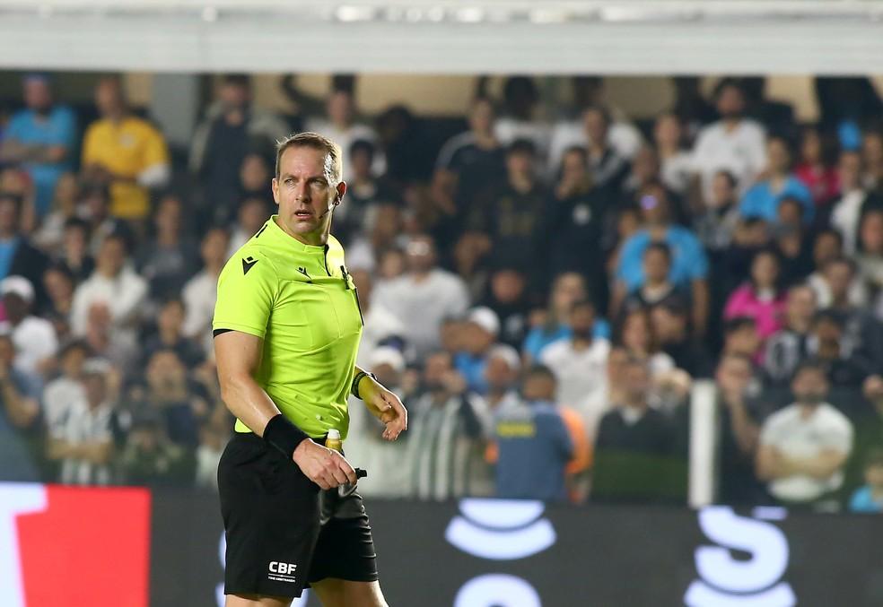 Santos x Inter, árbitro Lucas Paulo Torezin