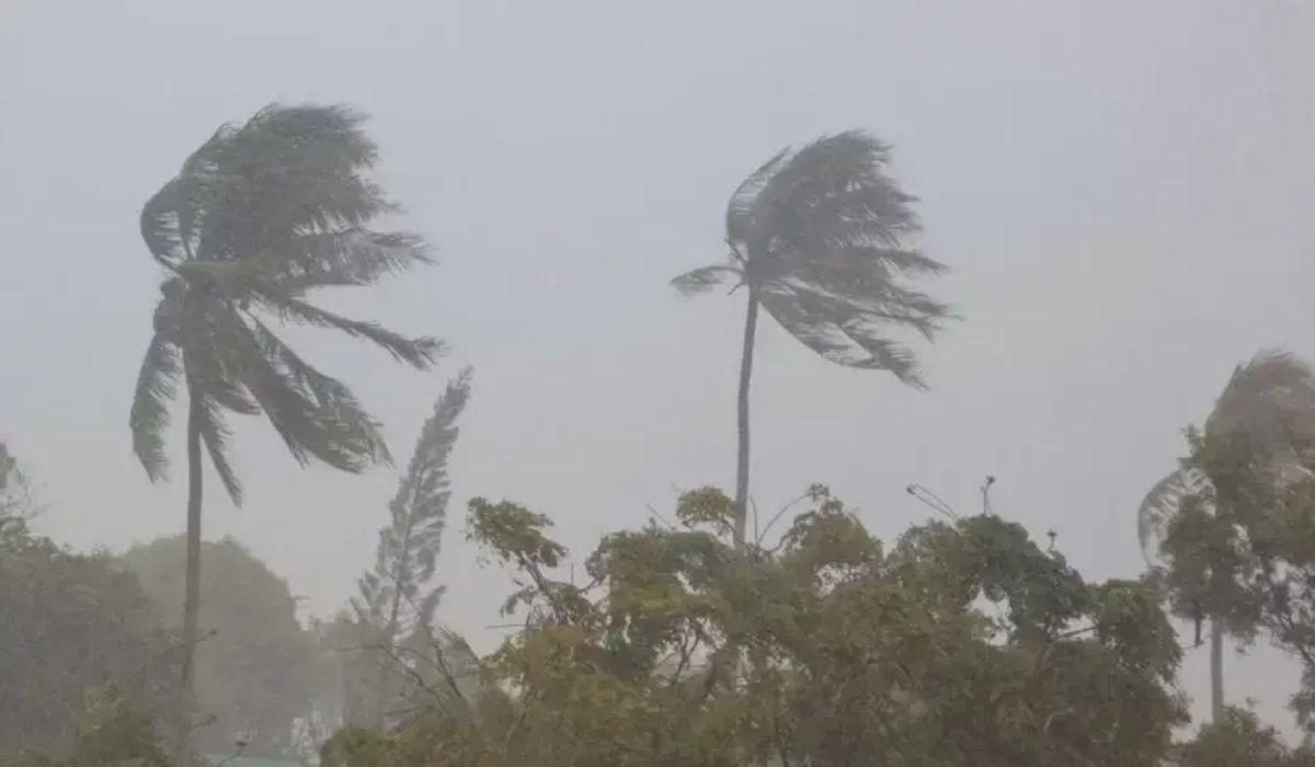 Frente fria provoca chuvas e ventos de até 70 km/h no Rio Grande do Sul.